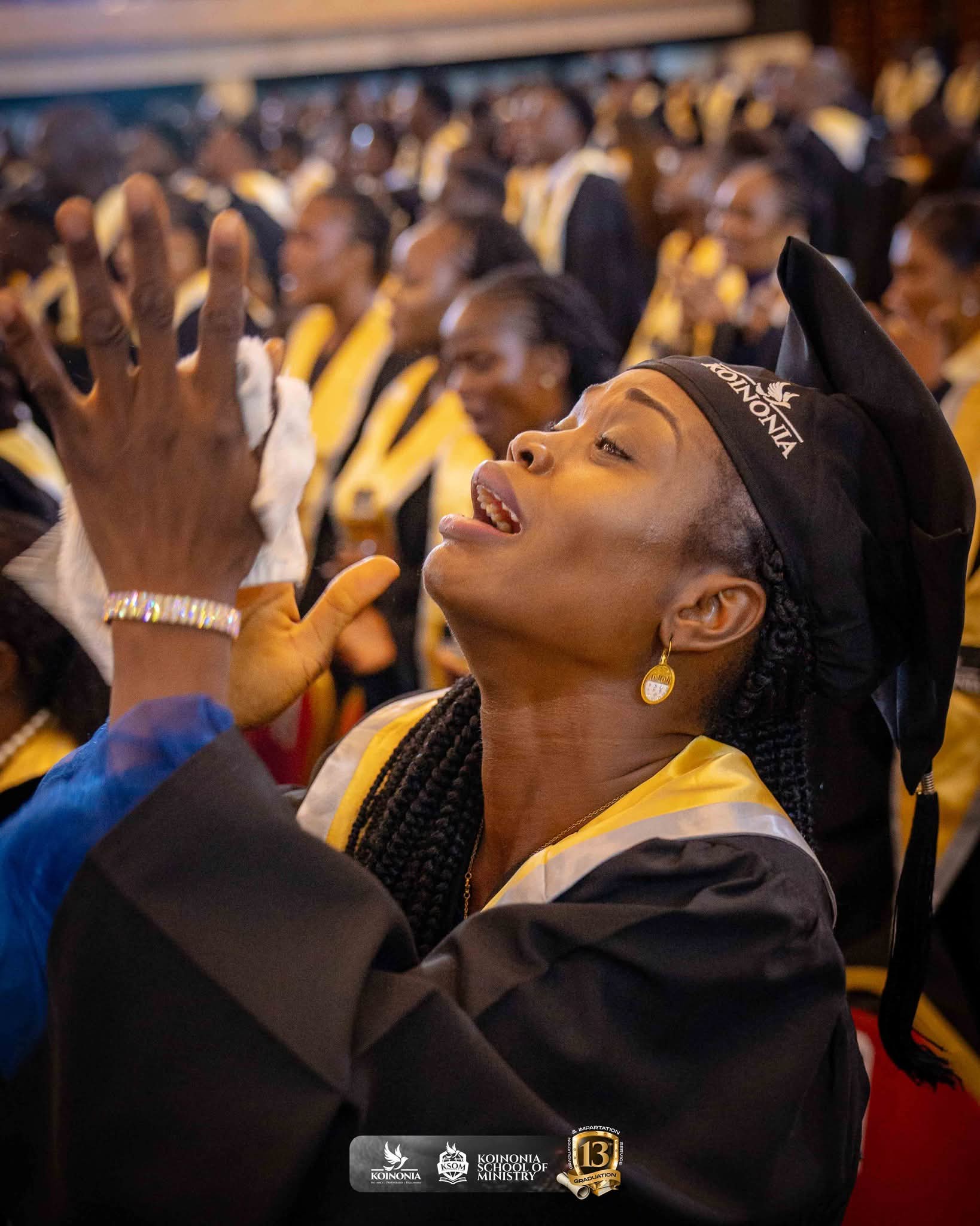 Graduants receive the blessings