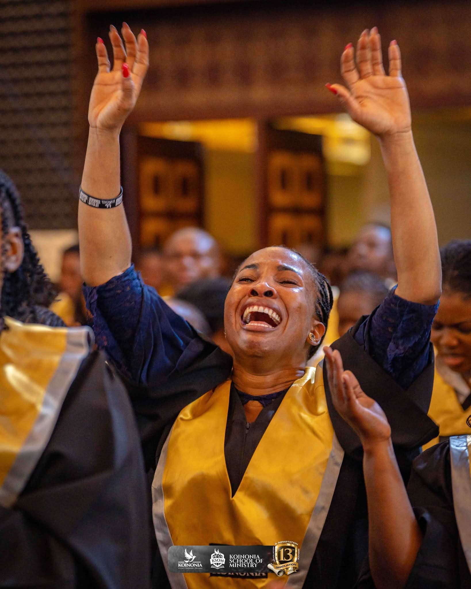 Graduants receive the blessings